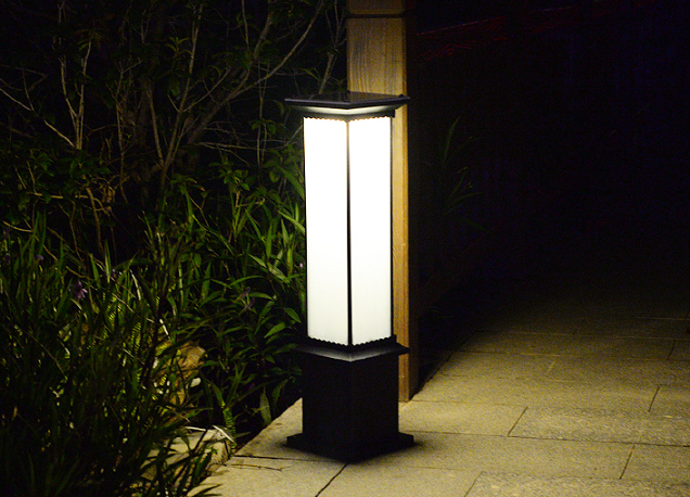 长虹四方太阳能草坪灯 - 夜晚实拍